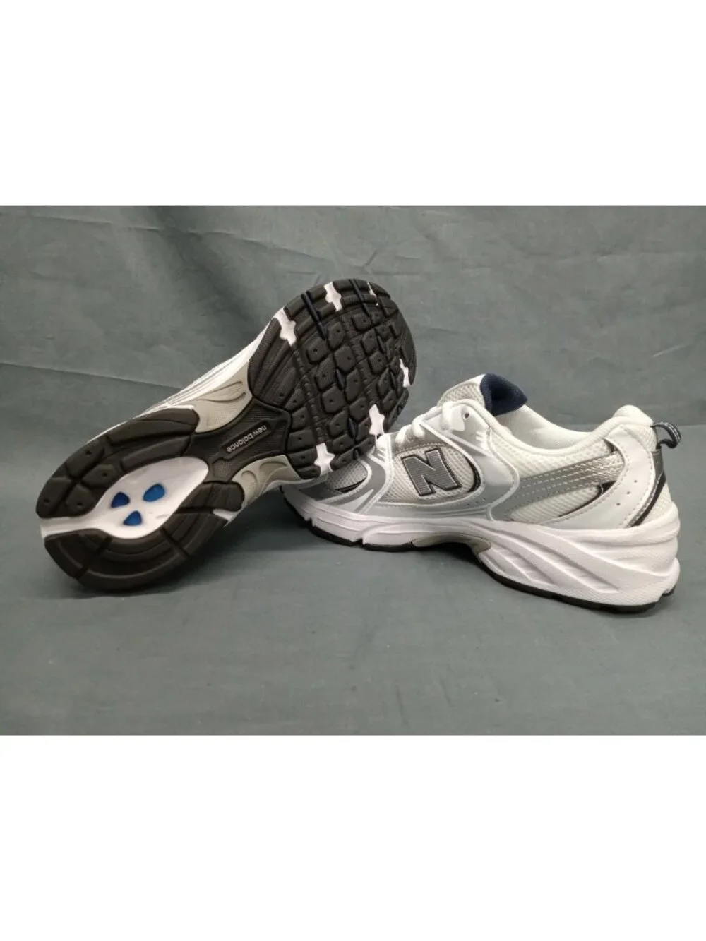New Balance 530 (GS) Sneakers GR530SB1 White Blue Boys Size 6.5 NEW IN BOX!